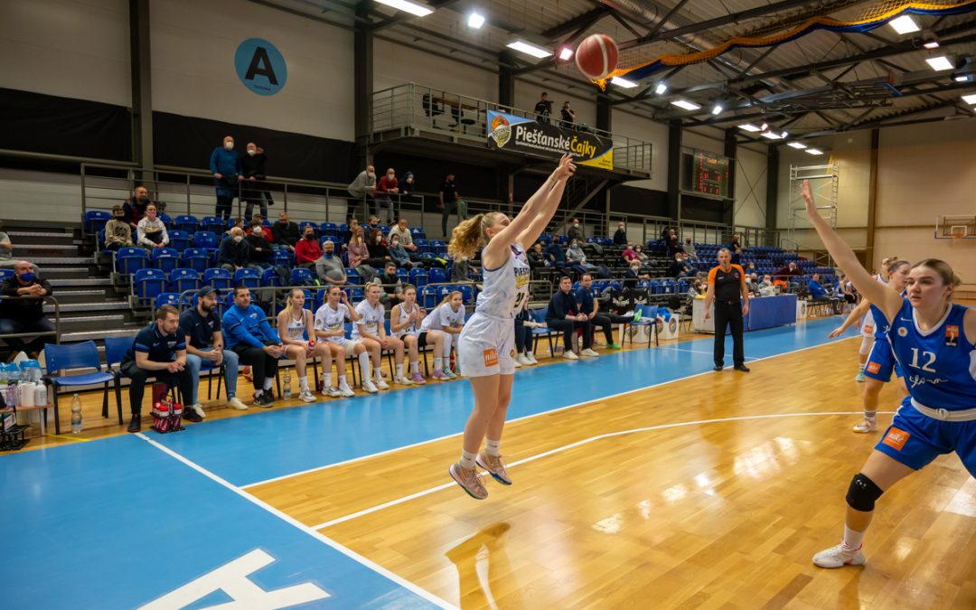 Čajky splnili úlohu favorita a do play off vstúpili víťazne, Slovan zdolali 116:35.